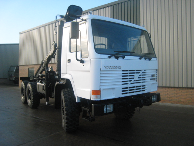 military vehicles for sale - Volvo FL12 6x6 tractor unit with crane