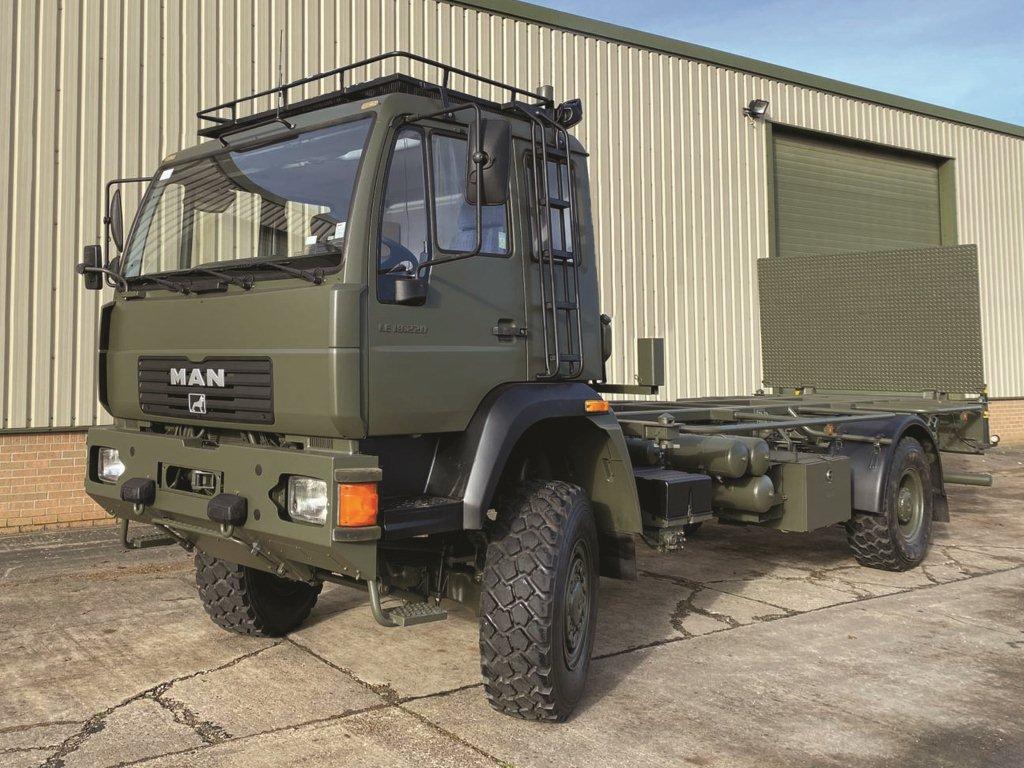military vehicles for sale - MAN 18.220 4x4 cargo truck with twist locks and tail lift
